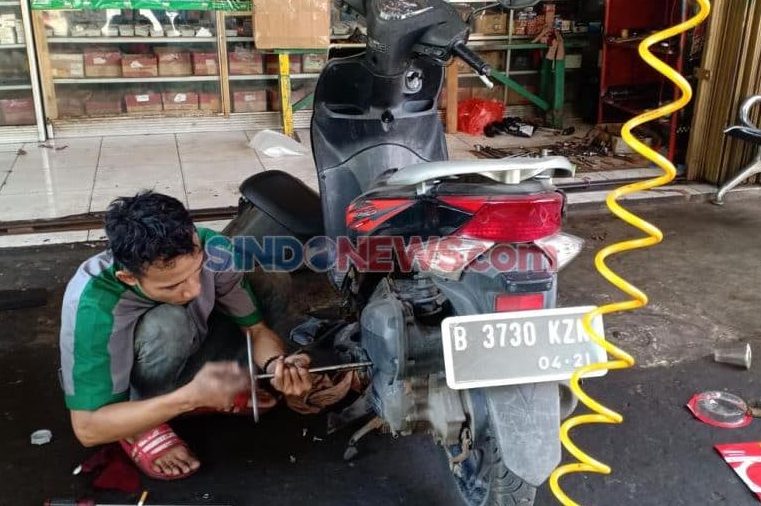 bengkel motor adiputra