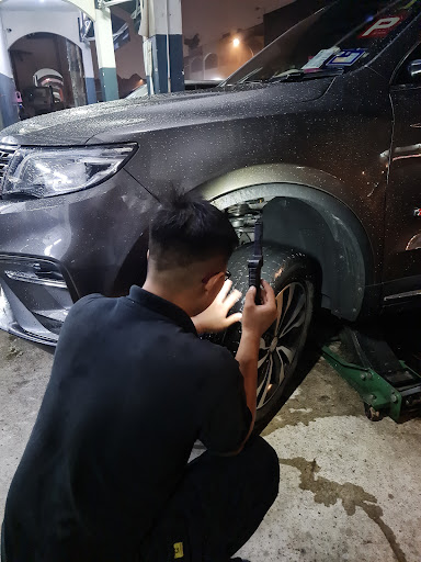 Pusat Tayar dan Servis Kereta Zhong