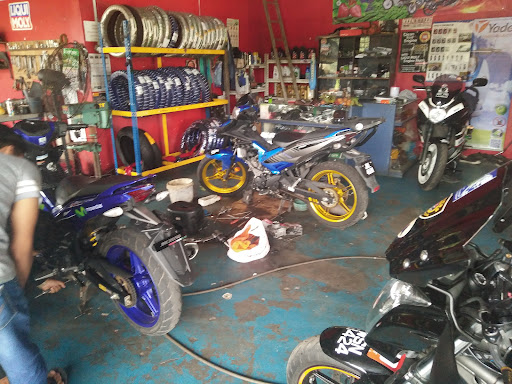 Four Bikerz Garage